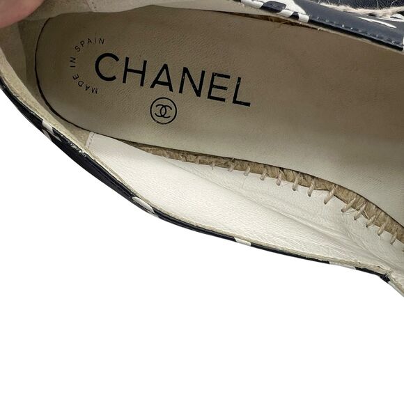 Chanel CC Logo Leather Espadrilles Navy White Monogram Flats Designer Size 40 - Picture 9 of 12